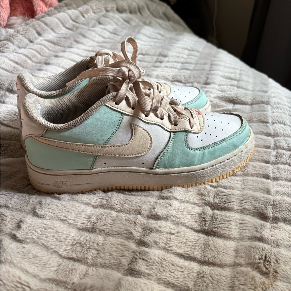 Nike Women's Sneakers in Mint and Cream